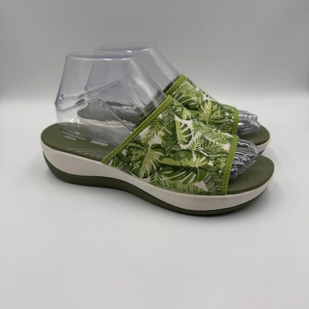 Clarks Cloudsteppers Sandals Womens‎ 7.5 Green Palm Print Arla Glade Slide Shoes - Picture 2 of 9